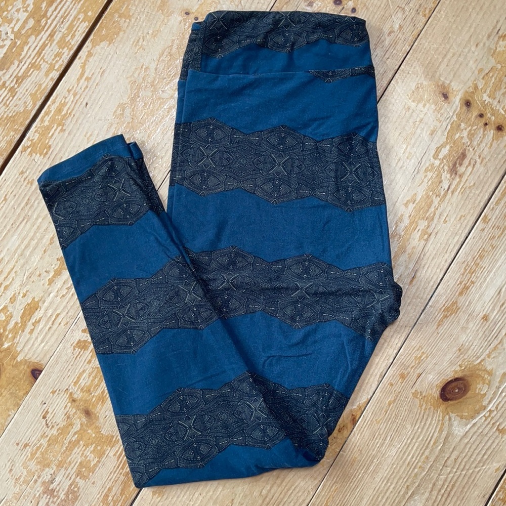 LuLaRoe Tall and curvy leggings.